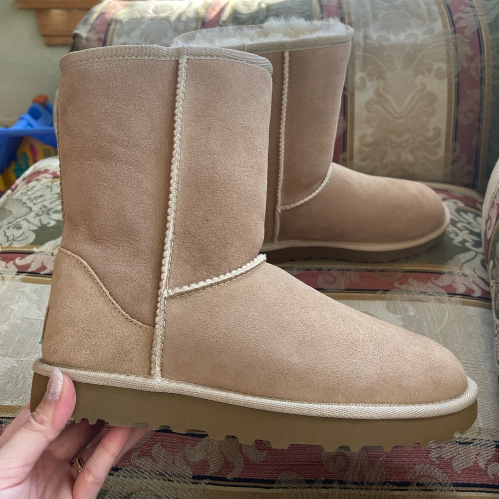 UGG Classic Short II Boot. Size 7 Women